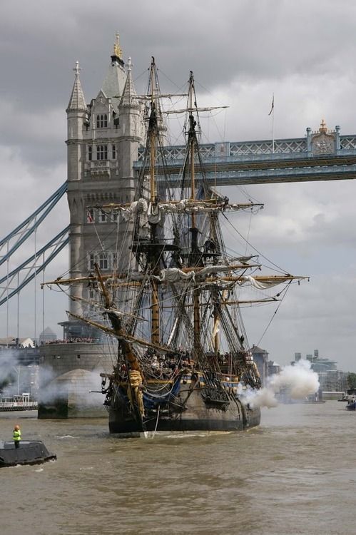 coisasdetere:
“The ship, modelled on the original 18th Century Swedish ship the Gothenburg, fired her cannon to salute London at Tower Bridge.
”