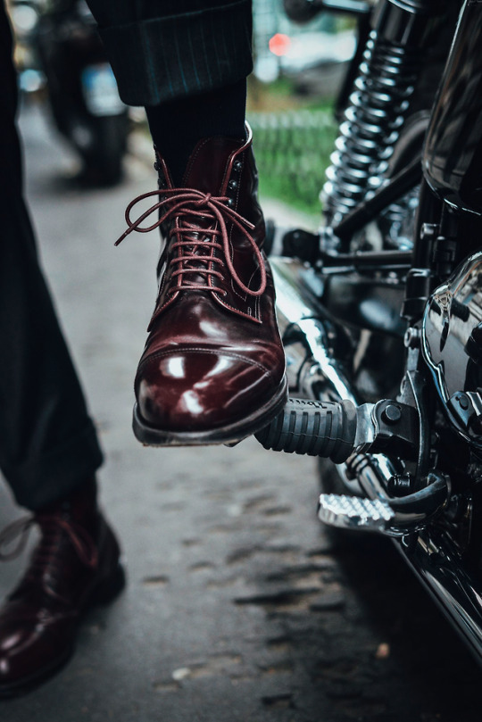 <p>ww.oxbloodshoes.com<br/></p>