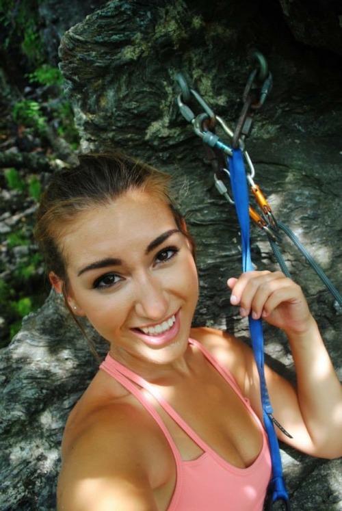 www.boulderingonline.pl Rock climbing and bouldering pictures and news thatclimbergirl: The sweat literally dripping from everywhere