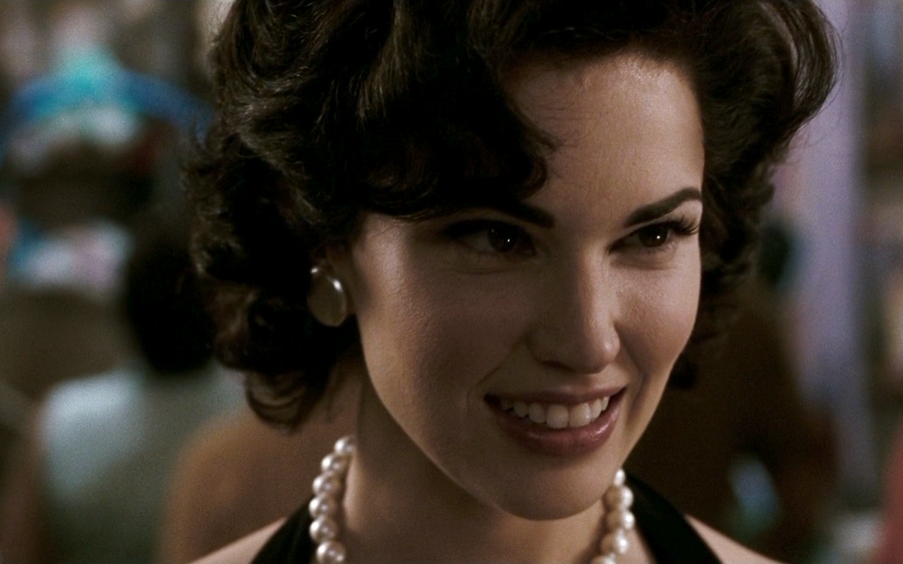 Laura Mennell desktop Wallpapers