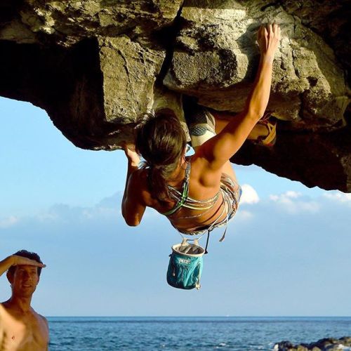 www.boulderingonline.pl Rock climbing and bouldering pictures and news toppingout: nobody-no: <H1>bouldering</H1> hawaii Back muscles