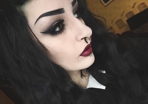 Resultado de imagem para goth makeup tumblr