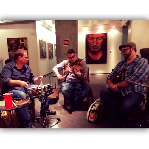 <p>#scenesfromtheredshoestringjam #swing #bluegrass #oldtime #tuneswithfriends (at The Gulch)</p>