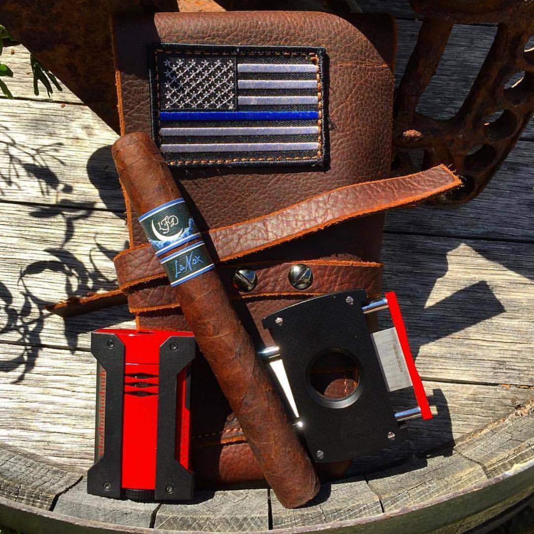 Legendary Saxon cigar leather with optional thin blue line patch. Remember to ask about veteran and first responder discounts. #originaldesign ⚒⚒ #Madeinusa Pic by @lightacigar with @repostapp
・・・
Ready to fire up this LFD LaNox that was included in...