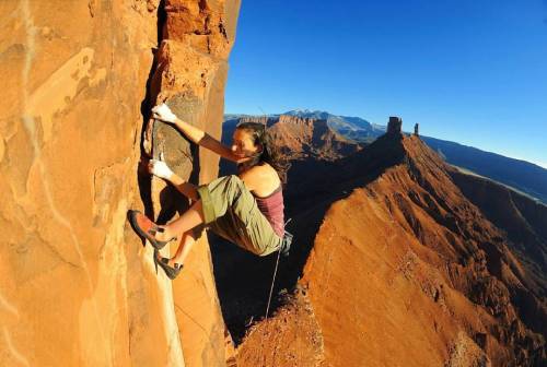 www.boulderingonline.pl Rock climbing and bouldering pictures and news womenrockclimbing: Classic! Free soloing Jah Man (5.10c),...