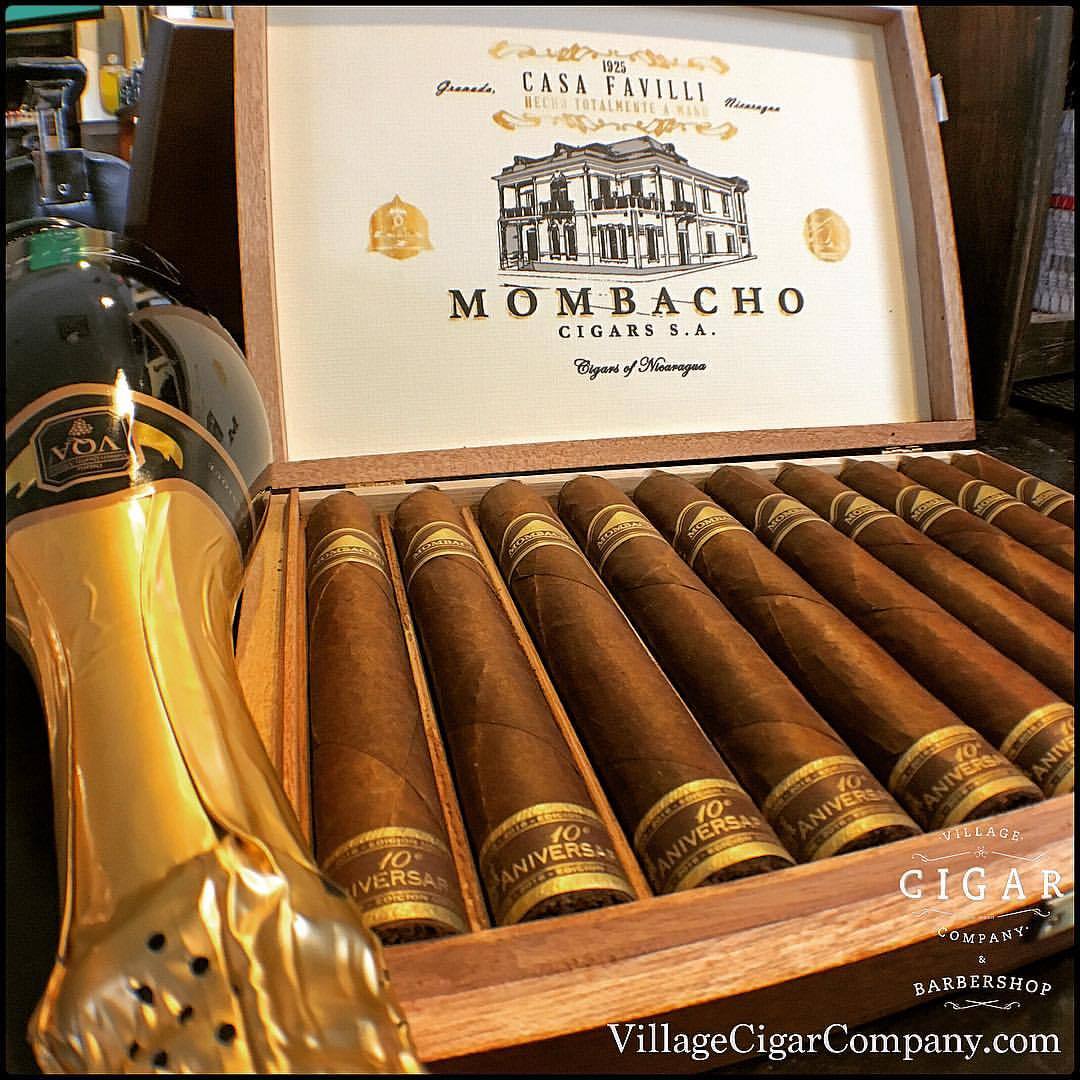 NEW CIGAR!!!
Back in December of 2015, Mombacho Cigars S.A., announced that in celebration of their 10th anniversary they would release a limited edition cigar called the Magnifico.
Today, the Mombacho Decimo X Ano Magnifico has arrived!
As reported...