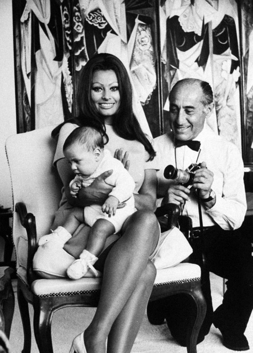 Sophia Loren with son.
