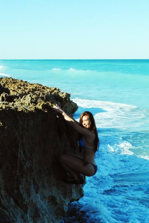 www.boulderingonline.pl Rock climbing and bouldering pictures and news thatclimbergirl: Wave splashed beach <H1>bouldering</H1> is my favorite