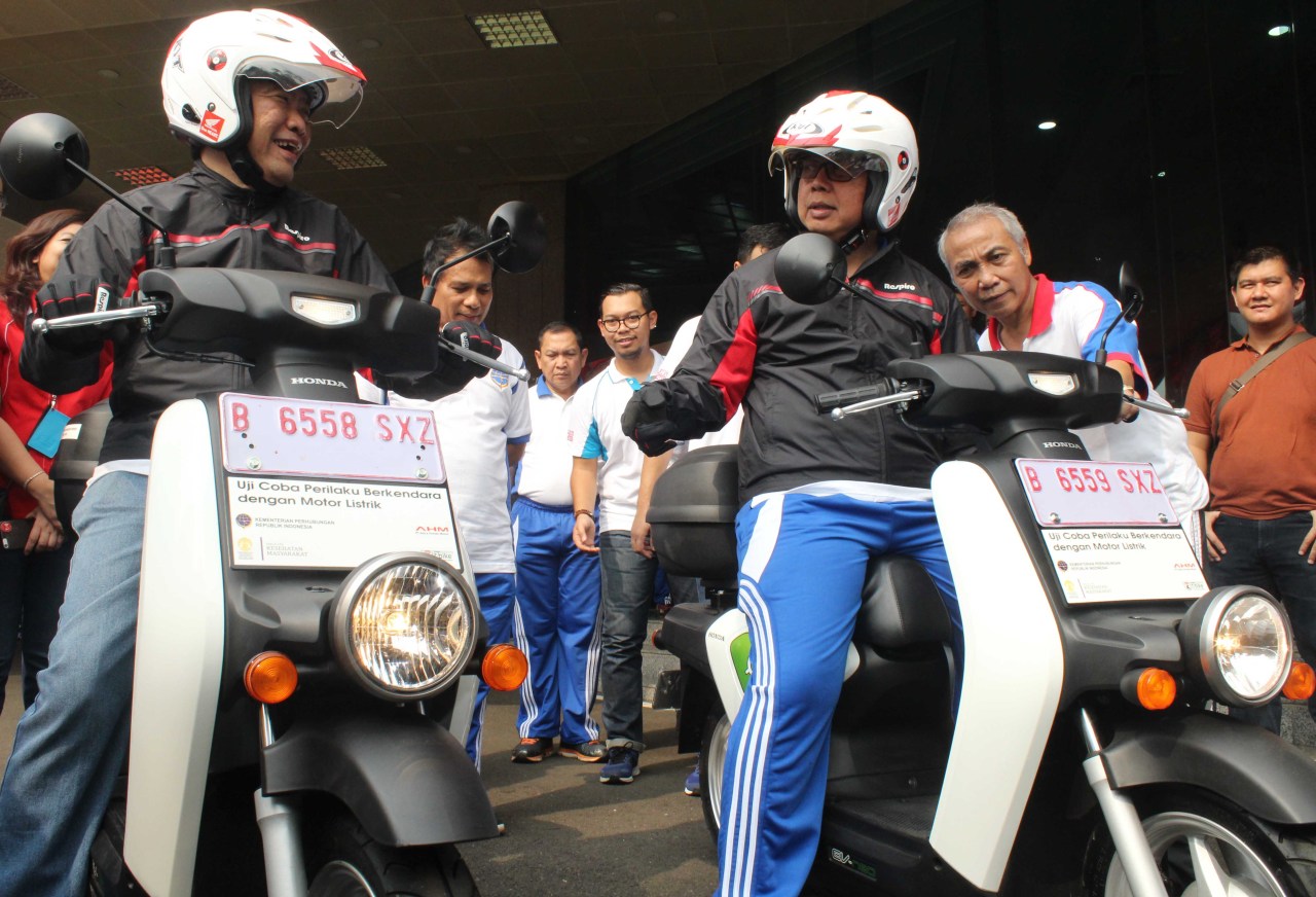 Oldtiger Berburu Pokemon Pake Gojek Aja