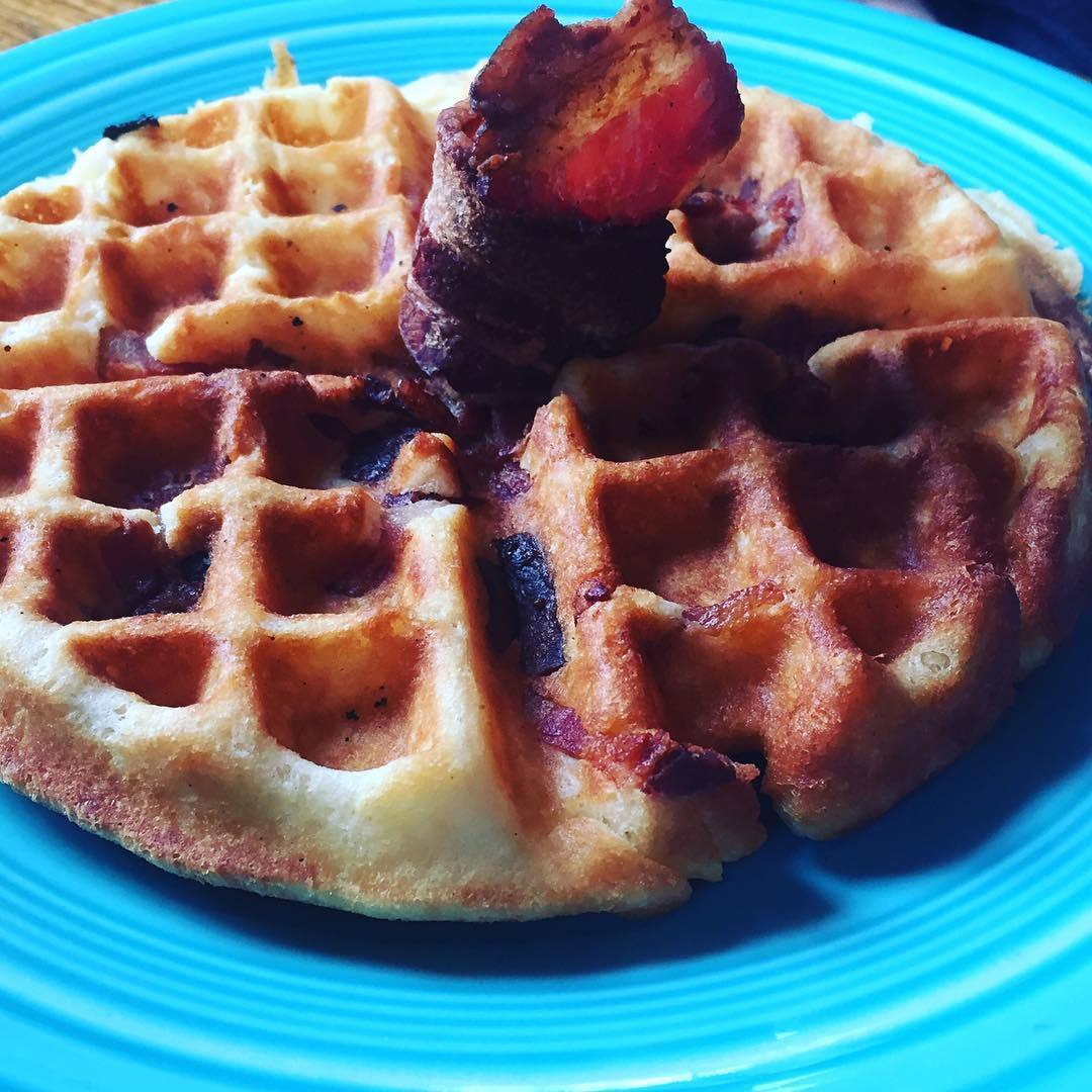 <p>Happy Sunday! Bacon waffle! #coastcafebolinas #thinkgloballyeatlocally #bacon (at Coast Cafe in Bolinas)</p>