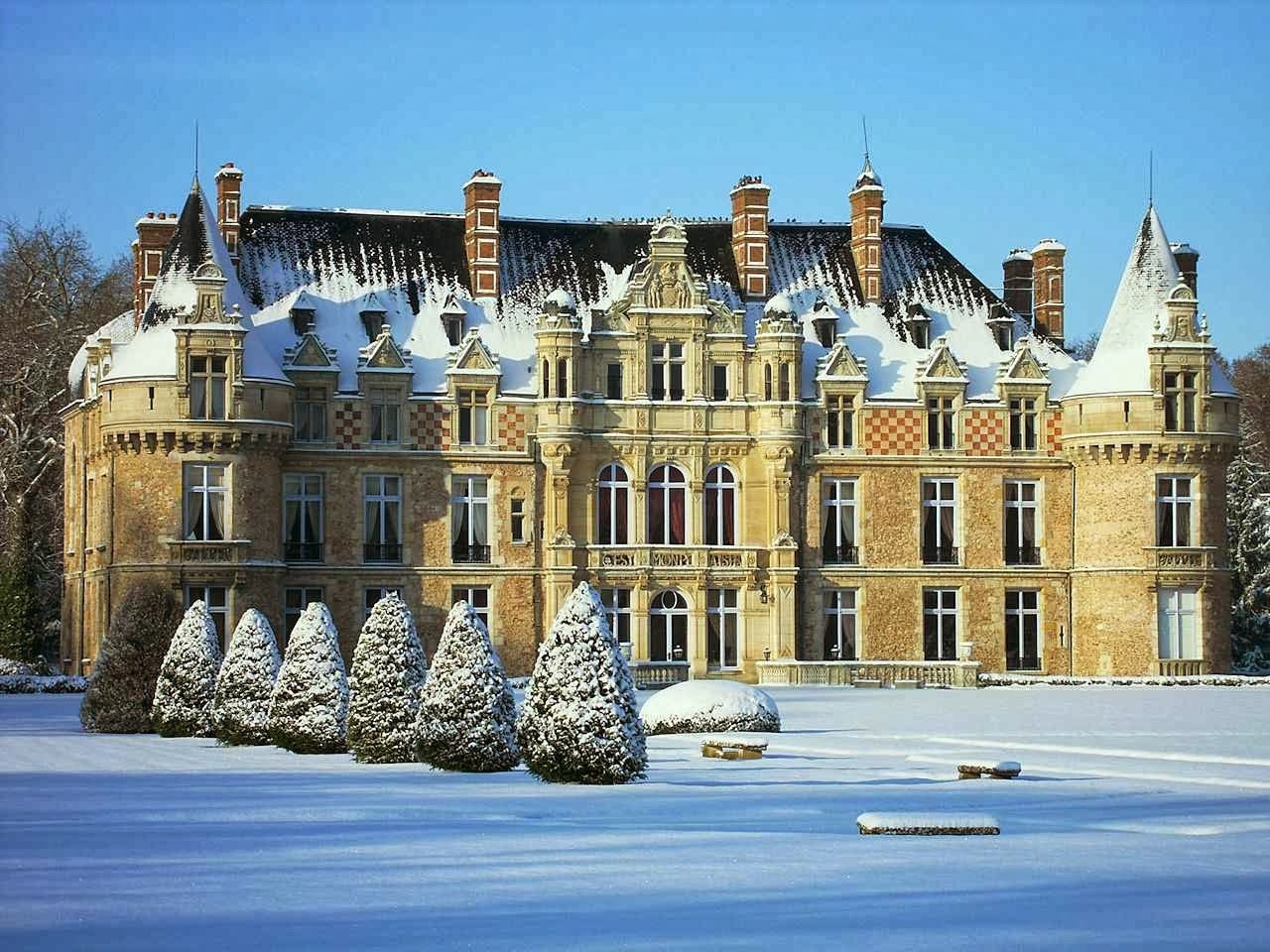 stylishbeauty:“ Château d’Esclimont sous la neige”