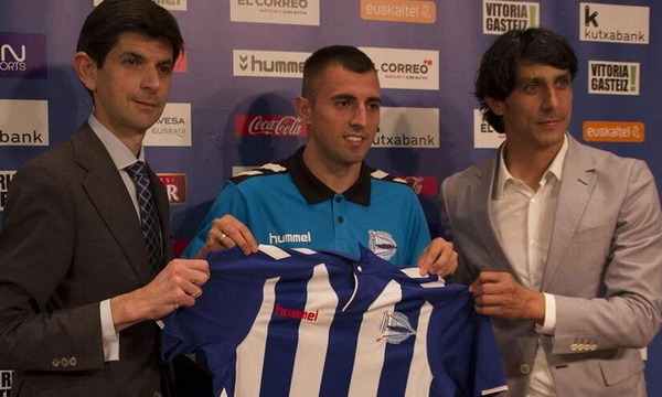 Nenad Krstičić (n. Belgrado, 3 de julio de 1990) es un futbolista serbio que juega en la demarcación de centrocampista para el Deportivo Alavés de la Primera División de España.
Krsticic, fuerza, calidad y coraje para el centro del campo albiazul....