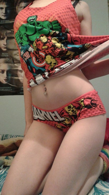 cherrybombkisses:

The Avengers, protectors of thy body. c;