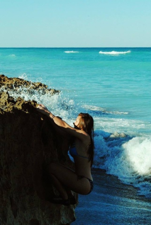 www.boulderingonline.pl Rock climbing and bouldering pictures and news thatclimbergirl: Wave splashed beach <H1>bouldering</H1> is my favorite