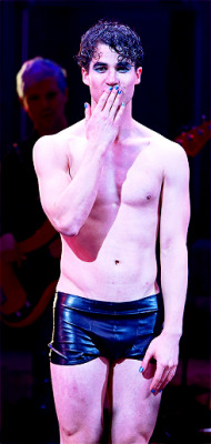 darrenishedwig - Pics and gifs of Darren in Hedwig and the Angry Inch on Broadway. - Page 2 Tumblr_nnlna3I3sH1rlylr1o1_250
