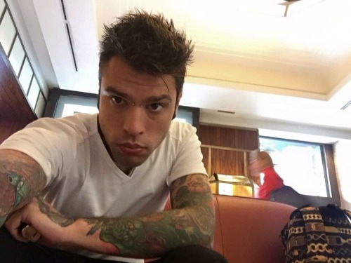 Sto arrivando in Paradiso spalancatemi le porte, ho confuso il Vangelo con il libro di Harry Potter.
-Fedez