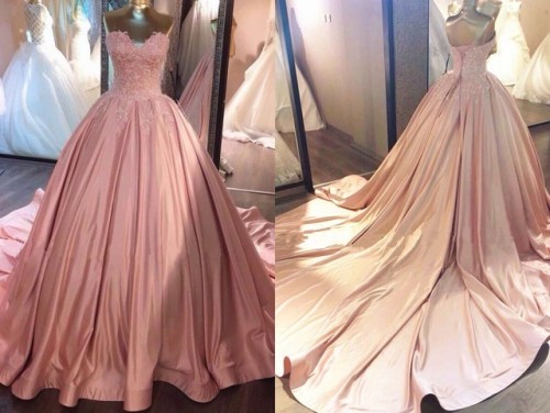 <p><a href="http://springgette.tumblr.com/post/176193830758/gorgeous-dress" class="tumblr_blog" target="_blank">springgette</a>:</p>
<blockquote><p><i><a href="http://bit.ly/2LozaBr" target="_blank">Gorgeous Dress </a></i></p></blockquote>