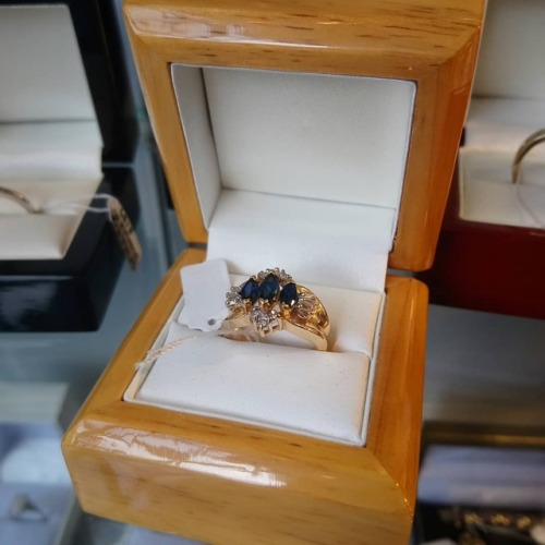 <p>#stunning 14ct gold #sapphire and #diamond #Eclectic #Hove<br/>
.<br/>
.<br/>
.<br/>
#goldjewelry #14k #diamonds💎 #eclecticdecor #brighton #jewelleries #goldjewellery #goldanddiamonds #goldring</p>