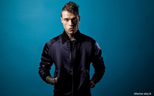 Giovanna d’Arco ha fatto un spot farmacologico per la medicina contro i bruciori di stomaco. Che Guevara indossa un basco della Moncler,
l’azienda sta puntando a rivoluzionare il brand.
-Fedez