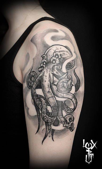 Kraken tattoo on Alicia’s left upper arm and shoulder.... loxiput;tatuaje;tatuajes;black;big;mythology;new school;upper arm;kraken;blackwork