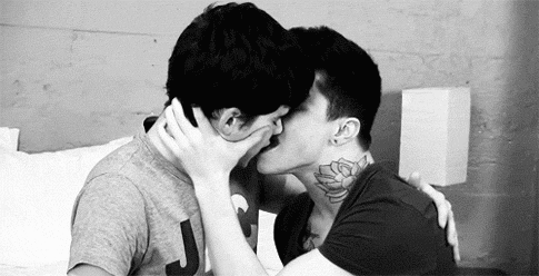 Gaysex kissing solo petite