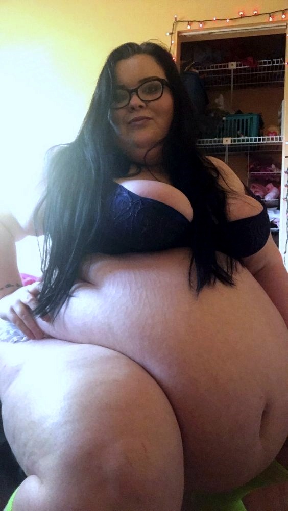 Удивительных размеров дойки статных жирных женщин