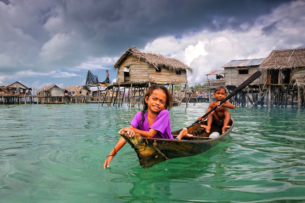 Bajau people, the people that live in the middle...