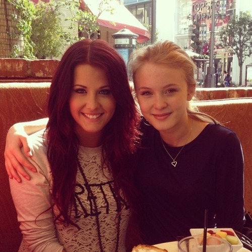 Zara having breakfast at The Grove with fellow Swedish singer Molly Sandén today!