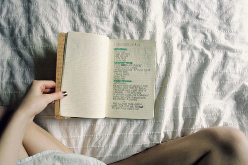 escribir poesia Resultado de imagen para boy writing tumblr