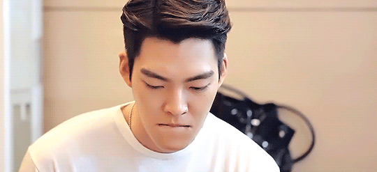 tumblr_nrx3mqNumr1scm9d0o2_r1_540.gif