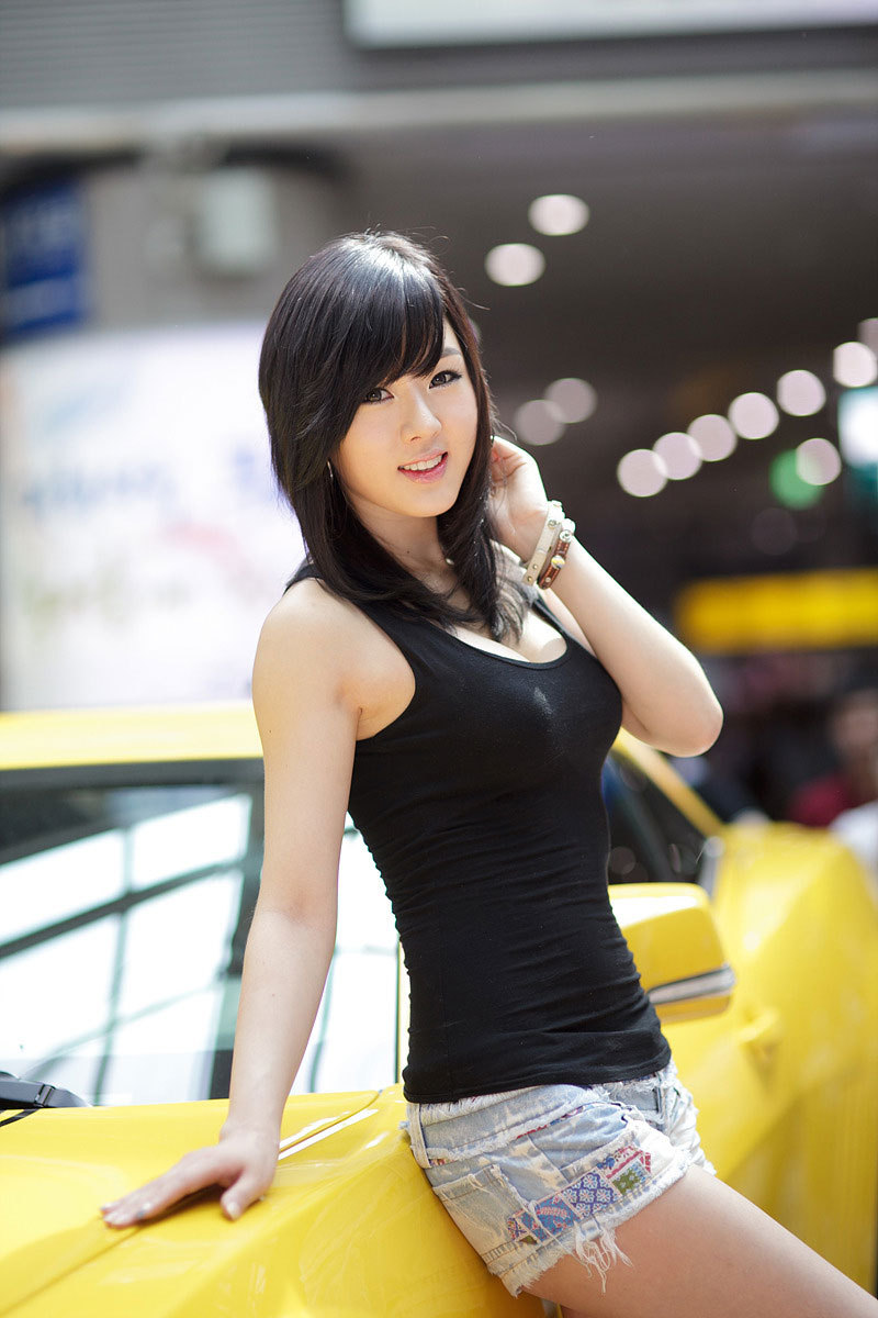 Korean Girls HD \u2014 Model Hwang Mi Hee at a Chevrolet promotion event