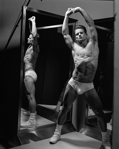 shotclogg:
“ Versace Fall/Winter 2016, photographed by Bruce Weber.
”