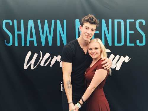 handwrltten:
“Got to meet my man today! @musiic-is-lifee
”
YOU LOOK SOOOO CUTEEE