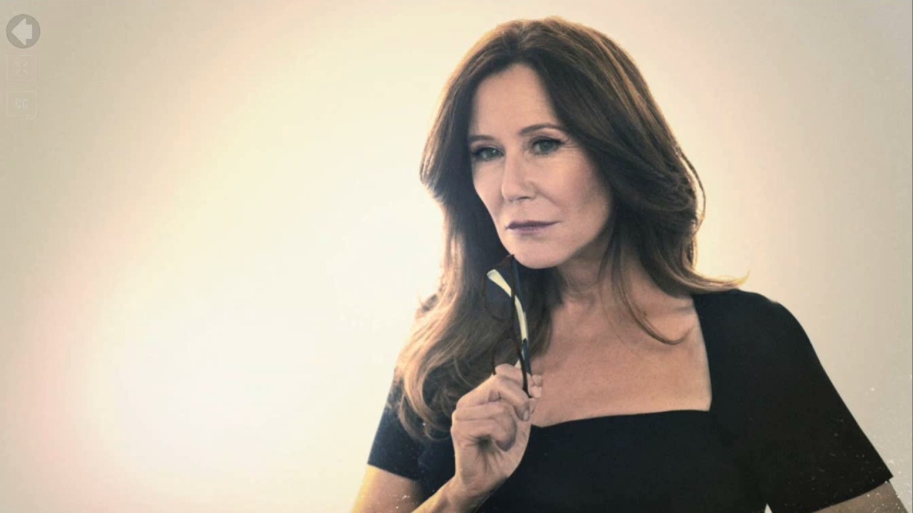 Mary McDonnell boom Mary McDonnell boom