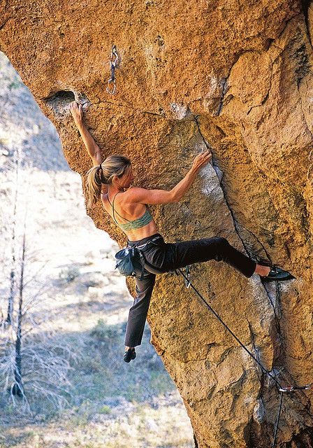 www.boulderingonline.pl Rock climbing and bouldering pictures and news Lisa Hensel on Toxic (5.11b)