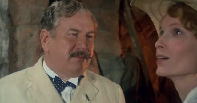 Flammentanz • Peter Ustinov as Hercule Poirot in “Death on the...
