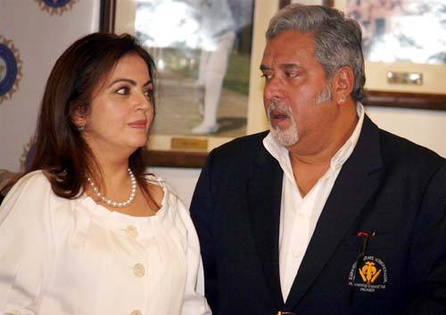 Nita Ambani exchanging notes with one of the fastest runners of India at the opening ceremony.
