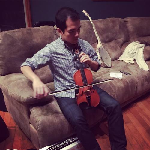 <p>The jam took a weird turn last night. I always tell the campers that I’m all for them making music however they can. They take me literally. #cellofiddle #nashvillebanjocamp #oldjoeclark #nashville (at Fiddlestar)</p>