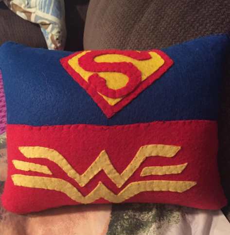 Pastele Superman and Wonder Woman Kiss Custom Pillow Case Personalized Spun  Polyester Square Pillow Cover Decorative
