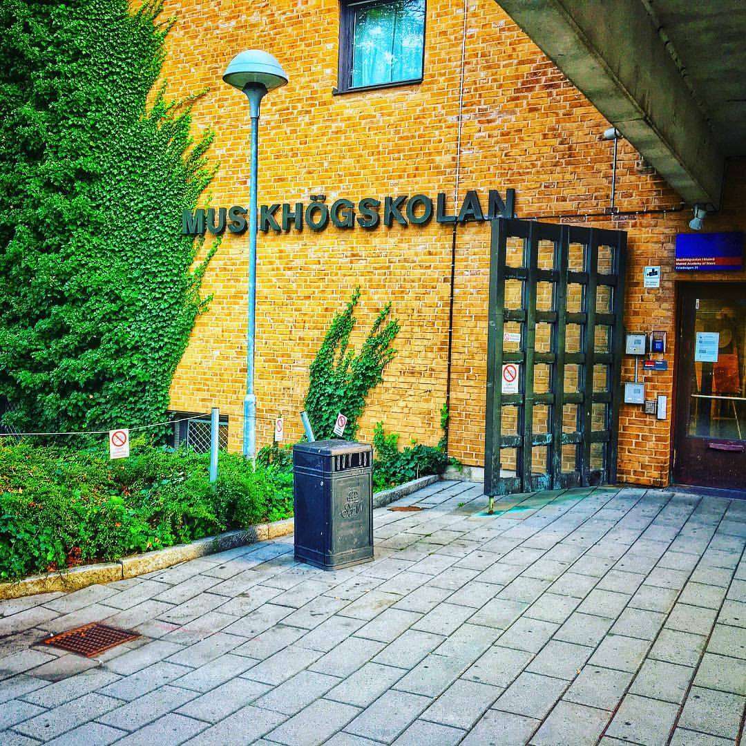 <p>Ja, nu är det dax för ytterligare en ny vecka här på Musikhögskolan i Malmö! 😊 #mhm_malmo (på/i Musikhögskolan i Malmö)<br/>
<a href="https://www.instagram.com/p/Bn0ZMSOFwnt/?utm_source=ig_tumblr_share&igshid=1m8pe8y2wvvsd" target="_blank">https://www.instagram.com/p/Bn0ZMSOFwnt/?utm_source=ig_tumblr_share&igshid=1m8pe8y2wvvsd</a></p>