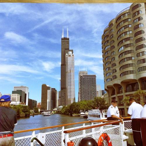 <p>More from our lovely tour… #cruisechicago #Chicago #motherdaughterroadtrip (at Chicago Architecture Foundation River Cruise)</p>