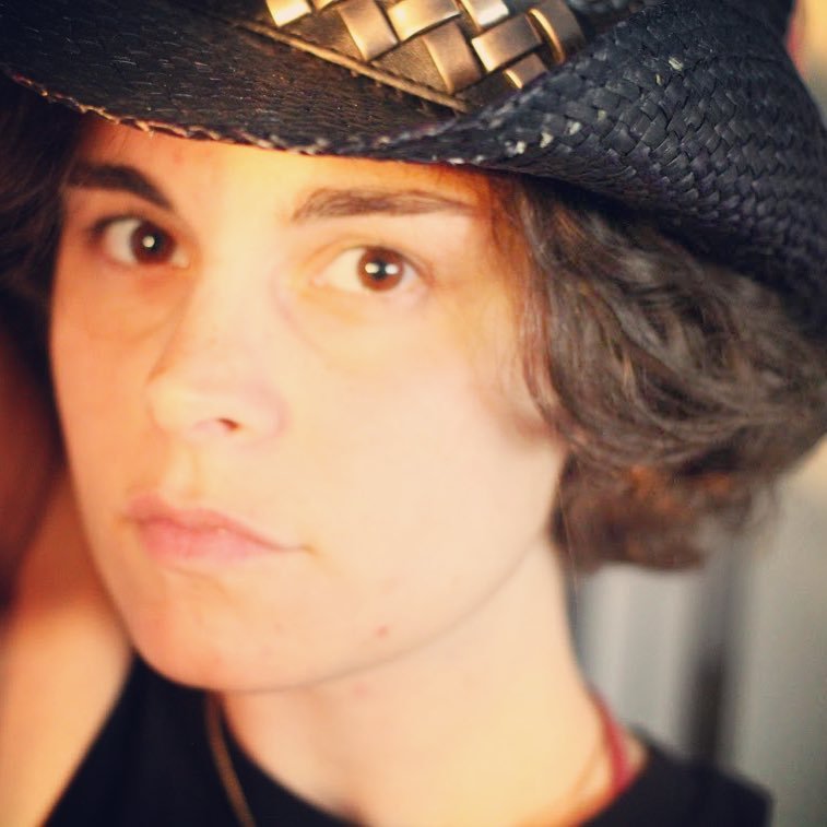 <p>🎩 This is really just a picture of the brim of my hat 🎩</p>