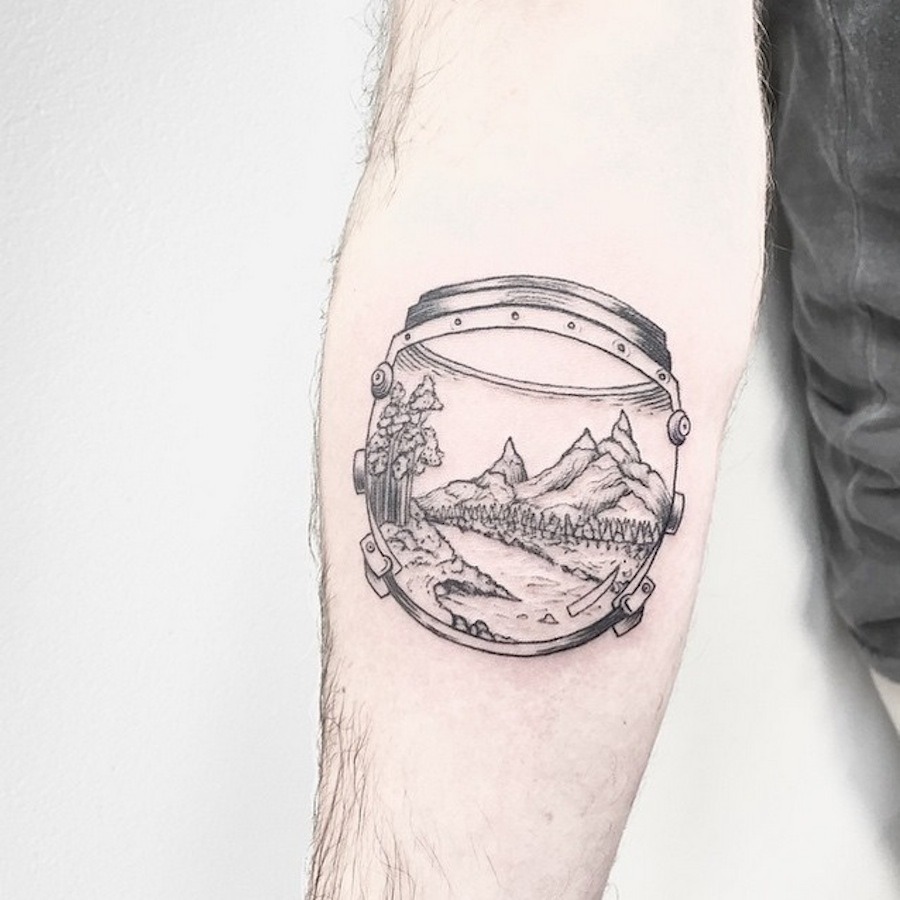  LIFESTYLE — Unconventional Minimalist Tattoos An illustrator
