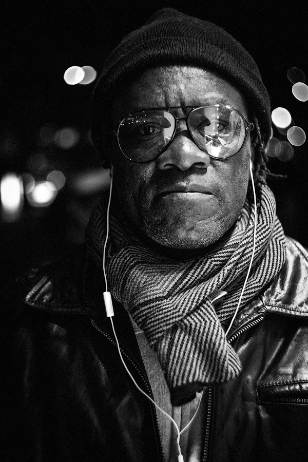 # 351 - Une fois qu'il a rencontré une femme, et depuis lors, il dessine son portrait tous les jours © 365 Parisiens par Constantin Mashinskiy - Tumblr - Facebook