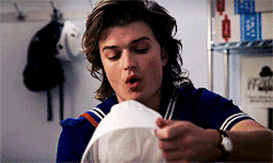 (m/libre) charlie heaton Tumblr_pu6sn130841r8177lo9_r1_250