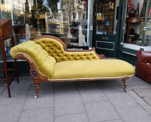 <p>#Lovely #Chaise #Eclectic #Hove<br/>
.<br/>
.<br/>
#antiquewalnut #antiquechaiselounge #antiquefurniture #antiques #interiordecoration #frenchantiques #rustic #gardendesign #estiloemporio #fineantiques #homedecor (at Eclectic Antiques & Vintage)</p>