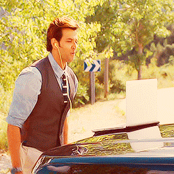 hrithik-znmd-passionate-broker-gifs
