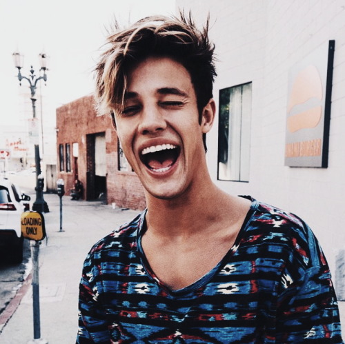 magcon-boys-post:
“Cameron Dallas twitter icons 💙💙💙😌 if saved like / reblog 🙌 Request is open. #camerondallas
”