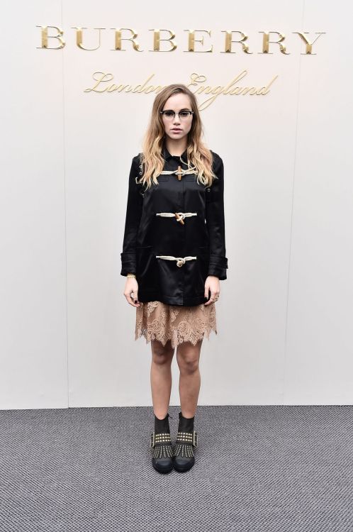 Suki Waterhouse – Burberry Fashion Show in London 2/22/2016