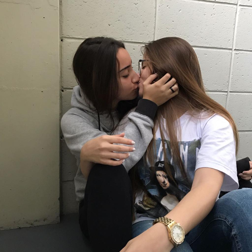 Lesbians kissing chaturbate photos